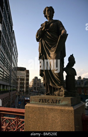 Une statue sur holborn viaduct à Londres Banque D'Images