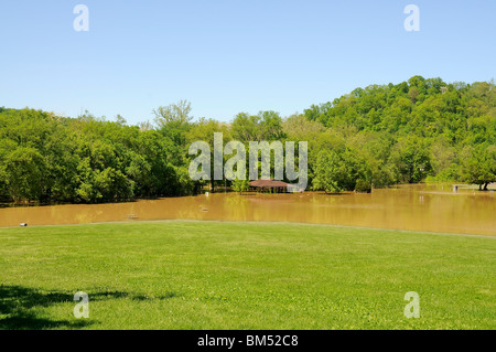 Les eaux d'inondation de la rivière Kentucky à Fort Boonesborough Kentucky USA Banque D'Images