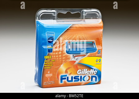 Capsule en plastique pack de 4 lames de rasoirs Gillette Fusion 5 Banque D'Images