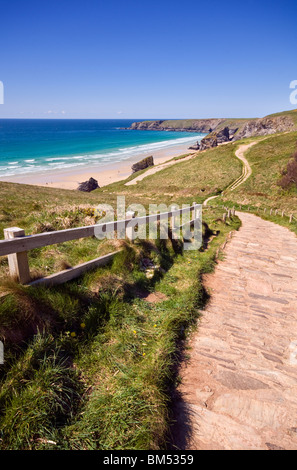 Vue sur le Bedruthan Steps sur la côte nord de la Cornouailles en Angleterre, Royaume-Uni Banque D'Images