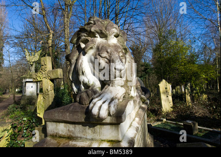 Le lion Bostock dans Abney Park Cemetery, Londres, Angleterre, Grande-Bretagne, Royaume-Uni Banque D'Images