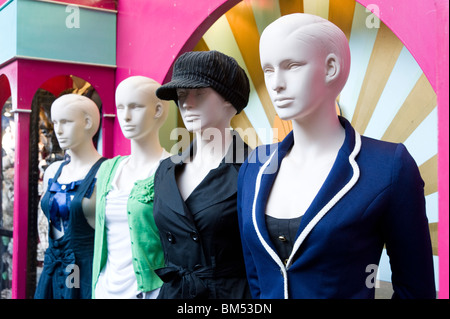 Quartier branché des mannequins au Camden Lock market, Londres, Angleterre, Grande-Bretagne, Royaume-Uni Banque D'Images