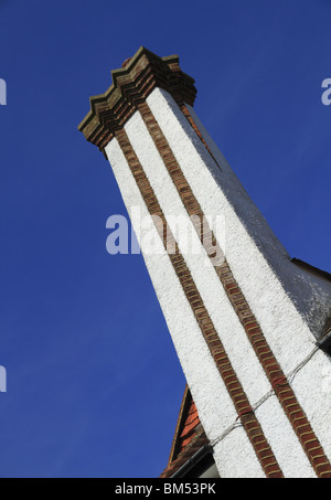 Brique ouvragée décoration sur une cheminée victorienne à Eastbourne, East Sussex, Angleterre. Banque D'Images