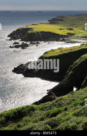 Falaises de la sky road près de Clifden dans le Connemara, Irlande Banque D'Images