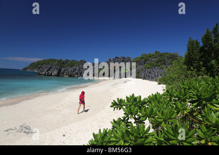 Lahus Island, une des nombreuses îles au large de la côte de la péninsule de Caramoan, sud-est de Luzon aux Philippines. Banque D'Images