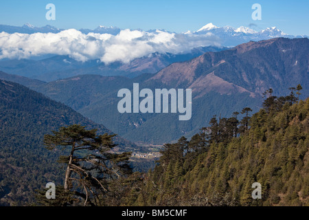 Paysages de l'Himalaya bhoutanais, vu de l'Pele La pass avec Gangkar Gangkhar sur la droite, le Bhoutan Banque D'Images