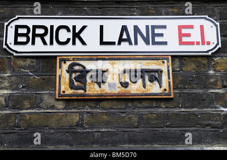 Brick Lane bilingue E1 street sign, London, England, UK Banque D'Images