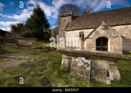 St Michael's Church, Duntisbourne Rouse, Cotswolds, Gloucestershire, Royaume-Uni Banque D'Images