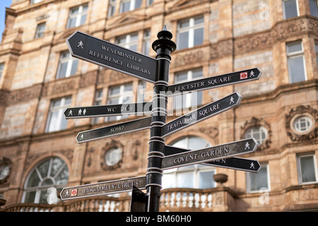 Signalisation pour piétons à Soho, Londres, Angleterre Banque D'Images