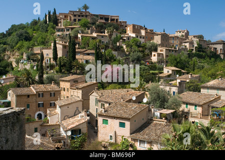 Une partie vue sur le charmant village de Deià, à Majorque (Espagne). Vue partielle du petit village de Deia, à Majorque (Espagne). Banque D'Images