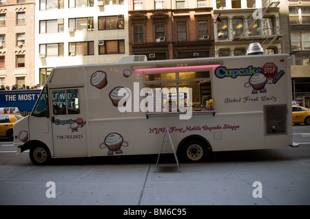 Le vendeur est l'alimentation Arrêt Cupcake vu de Chelsea à Manhattan à New York Banque D'Images