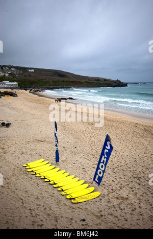 St Ives Cornwall UK Surf School plage sable Mer Banque D'Images