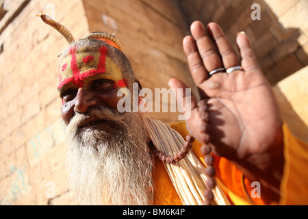 Un Sadhu, Hindi saint homme dans le Fort de Jaisalmer, Rajashan, Inde. Banque D'Images