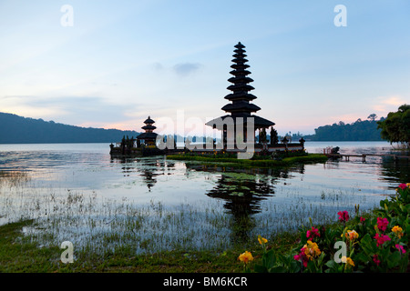 Pura Ulun Danu Bratan, Hindu-Buddhist temple dans Candykuning, Bali, Indonésie Banque D'Images