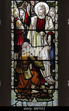 Un vitrail représentant Jésus Christ la guérison de l'infirme ; l'église St Mary, Halford, Warwickshire, en Angleterre. Du verre par Frank Warwick Holt & Co. Banque D'Images