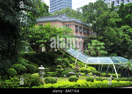 Rawlinson, entourée de verdure, dans le parc de Hong Kong Park, Hong Kong, Chine Banque D'Images