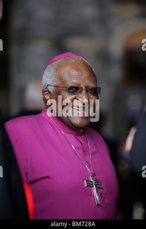 L'archevêque Desmond Tutu assiste à l'Assemblée générale 2009 de l'Église d'Écosse en tant que conférencier invité. Banque D'Images