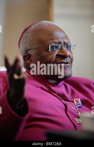 L'archevêque Desmond Tutu assiste à l'Assemblée générale 2009 de l'Église d'Écosse en tant que conférencier invité. Banque D'Images