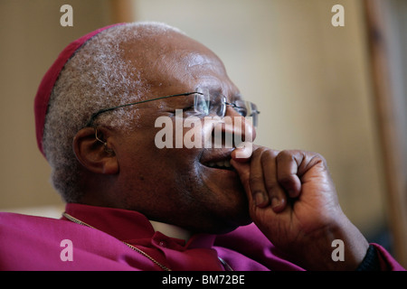 L'archevêque Desmond Tutu assiste à l'Assemblée générale 2009 de l'Église d'Écosse en tant que conférencier invité. Banque D'Images