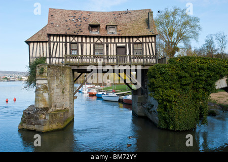 Le vieux moulin sur la Seine à Vernon, Eure, France Banque D'Images