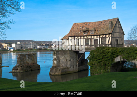 Le vieux moulin sur la Seine à Vernon, Eure, France Banque D'Images