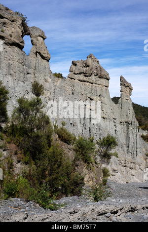 Les Putangirua Pinnacles rock formations in Palliser Bay sur la côte Wairarapa de Nouvelle-Zélande, île du Nord Banque D'Images