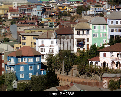 Bâtiments colorés à Valparaiso au Chili Banque D'Images