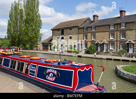 'Indian Chief' bateau étroit sur le 'Grand Union canal', à Stoke Bruerne Northampton UK Banque D'Images