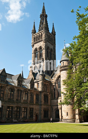 L'Université de Glasgow, Ecosse, Royaume-Uni. Le quadrilatère de l'Est montrant la tour de l'université Banque D'Images