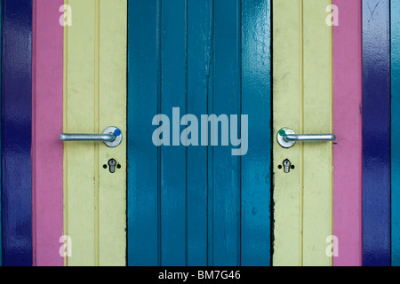 Détail de portes peintes en couleurs Banque D'Images