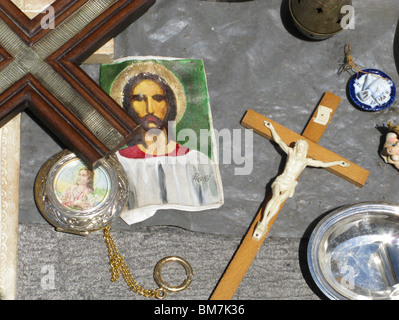 Objets religieux en vente sur stand à Sun Banque D'Images