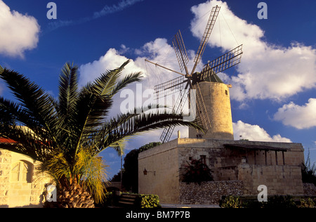 Malte, Ta Kola, un moulin à vent Moulin en pierre du xviiie siècle transformée en musée en Xaghra, GOZO. Banque D'Images