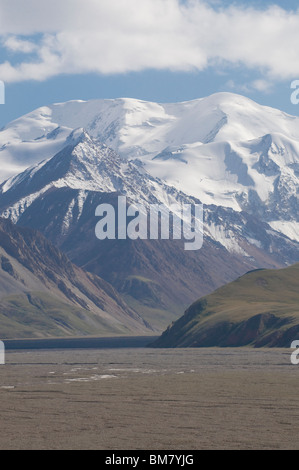 Montagnes près de Sary Tash, Kirghizistan Banque D'Images