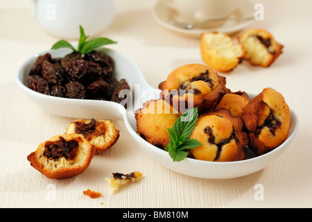 Les pruneaux muffins. Recette disponible. Banque D'Images