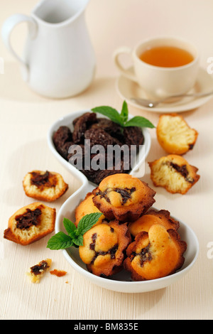 Les pruneaux muffins. Recette disponible. Banque D'Images