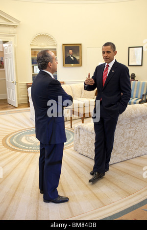 Le président Barack Obama et le président Felipe Calderón du Mexique rencontrez dans le bureau ovale Banque D'Images