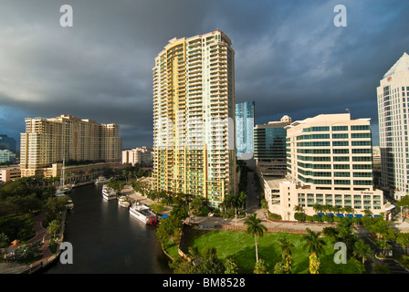 La New River traverse le centre-ville de Fort Lauderdale, Floride, USA Banque D'Images