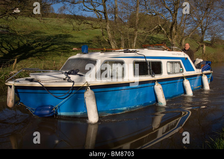 Plaisir sur le croiseur Monmouthshire et Brecon Canal, le Parc National des Brecon Beacons, Pays de Galles, Royaume-Uni, Europe Banque D'Images