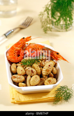 Gnocci aux crevettes et fenouil. L'étape par étape :-PGGJBB PGGJBF PGGJC PGGJBT--3 Banque D'Images