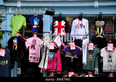 Boutique de vêtements, marché d'antiquités de Portobello, Portobello Road, Notting Hill, Grand Londres, Angleterre, Royaume-Uni Banque D'Images