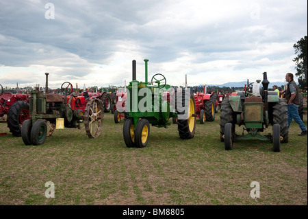 Les tracteurs d'époque à la 57e concours de labour mondiale, tenue à Methven, nr Christchurch en Nouvelle-Zélande en avril 2010 Banque D'Images