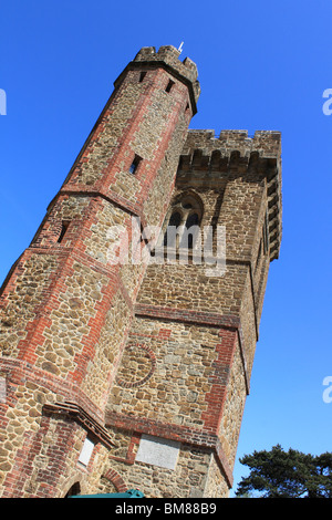 Leith Hill Tower (à partir de la PRW), point le plus élevé dans le sud-est de l'Angleterre à 294 mètres (965 pieds), de North Downs près de Dorking, Surrey. Banque D'Images