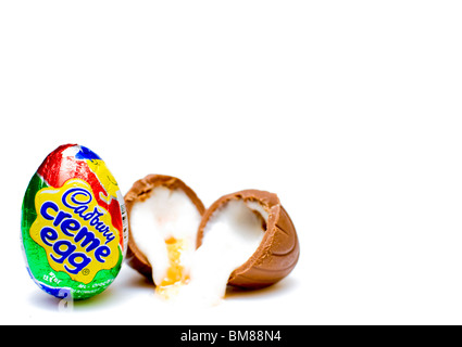 Cadbury Creme Egg Easter candy Banque D'Images