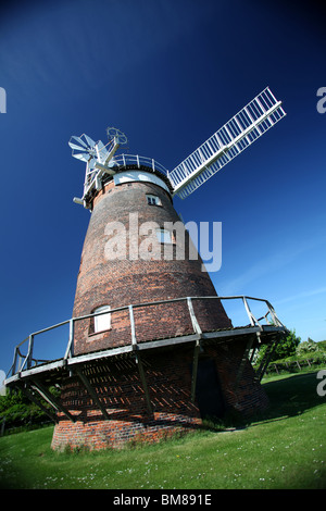 John Webb 1803 moulin à vent, qui a récemment perdu une voile, dans la ville historique de Thaxted, Essex, Angleterre. Banque D'Images