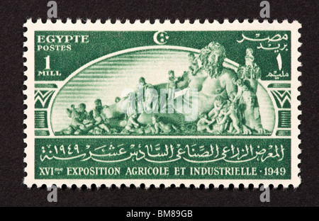 Timbre-poste d'Egypte illustrant la statue "Le Nil", pour le 16-ième Expo agricole et industriel international au Caire. Banque D'Images