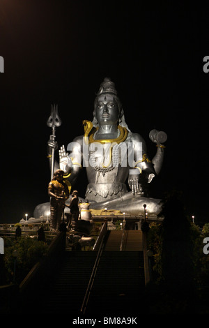 La plus grande statue du dieu hindou, le Seigneur Shiva situé dans Murudeshwara ou Murudeshwar à Karnataka, en Inde. Banque D'Images