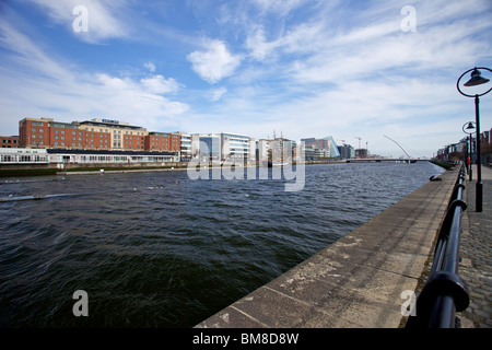 Le centre de conférence ou CCD Dublin vu depuis le quai sud Banque D'Images