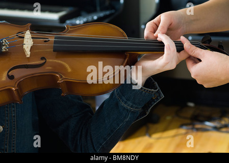 Apprendre à jouer du violon Banque D'Images