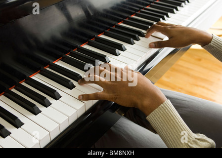 Jouer du piano Banque D'Images