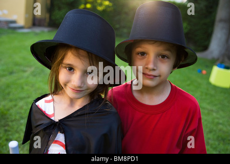 Les enfants en costume, portrait Banque D'Images